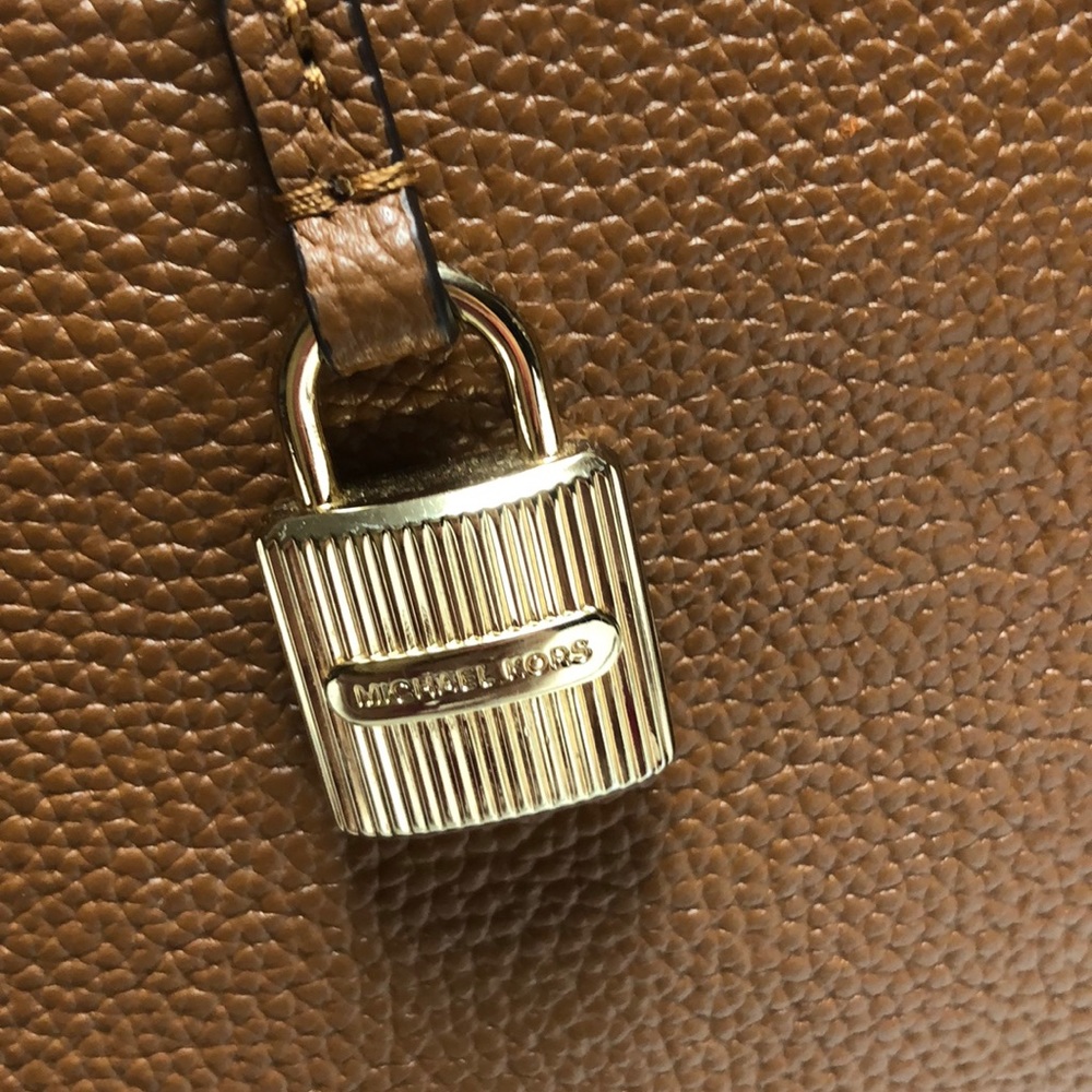 SOLD Like New Michael Kors Saffiano Leather Handbag - Picture 3 of 14